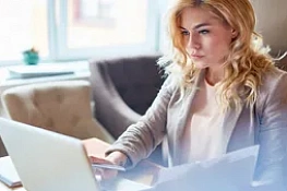 Бухгалтер по  заработанной плате